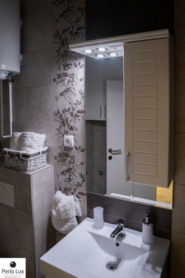 Perla Lux Apartments อารันเยโลวัคส์ ภายนอก รูปภาพ